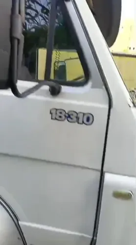Vende-se um Volkswagen Titan 18 310 2002/2003