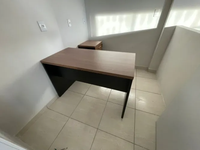MESA DE ESCRITORIO COM GAVETEIRO 1.50 LOJA IKONOFFICE