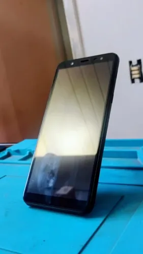 Samsung Galaxy J8 64GB / 4GB RAM - Tela Super AMOLED (Usado)