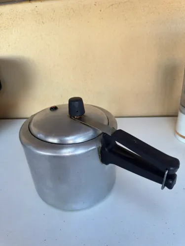 Panela de pressão grande 