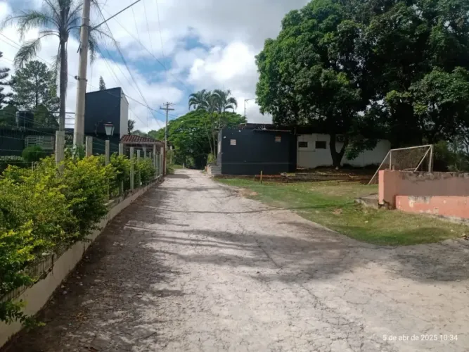 CHALÉ COM 01 QUARTO E HIDROMASSAGEM LOCALIZADO NO CONDOMINIO RECANTO DOS LARANJAIS - LIMEI