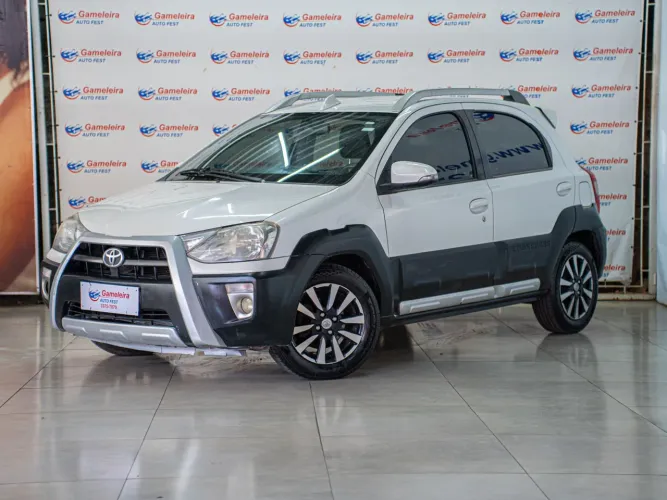 Toyota Etios Cross 1.5 Flex 16V 5P Mec. 2015