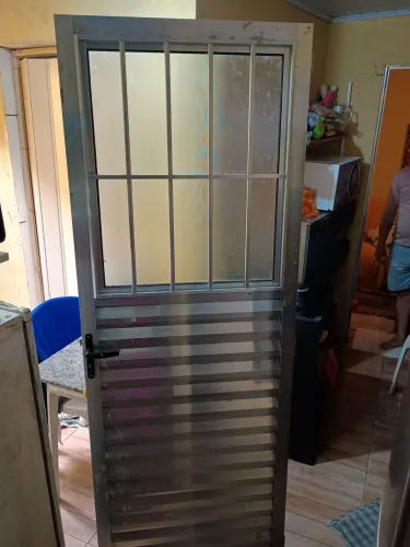 Porta de alumínio sem o batente
