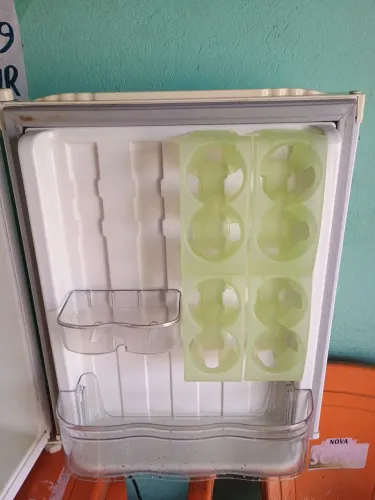 Frigobar semi-novo 76 litros