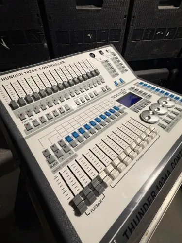 Mesa Controladora Thunder Pro 1024A DMX - Revisada e Testada