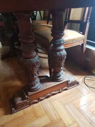 Mesa de marmore c om 8 cadei?as