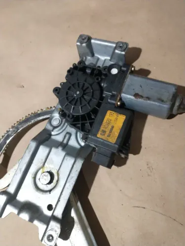 Maquina de vidro eletrica <br>dianteiro esquerdo Corsa 4p 97