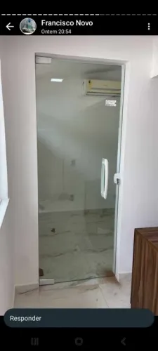 Porta em vidro padrão 80x2.10 jateada