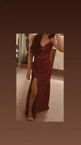 Vestido de festa rosa fúcsia com brilho