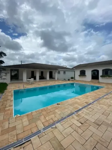 - CASA PARA LOCAÇÃO MENSAL, TEMPORÁRIA E A VENDA CASA COM 04 DORMITÓRIOS
