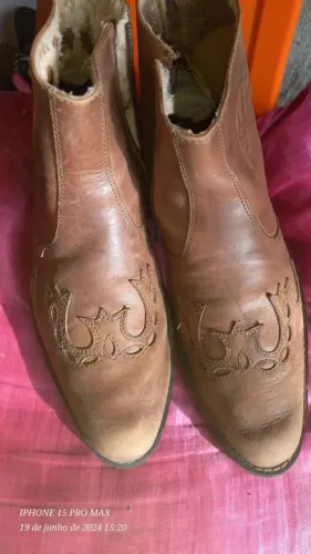 Bota ? HB semi novo n 37e38