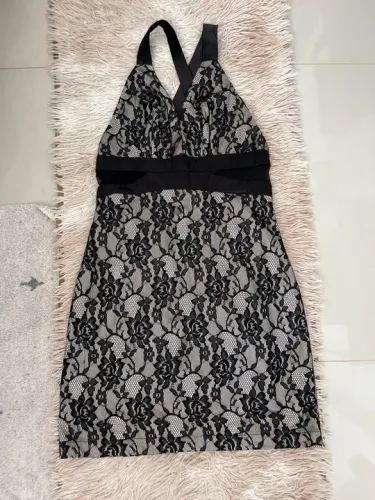 Vestido Preto de renda TAM P
