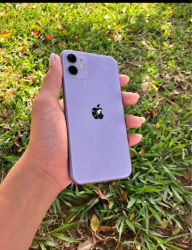 iPhone 11 lilás