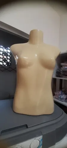 Manequim Feminino para Loja de Roupas