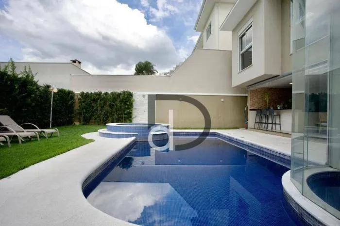 Casa com 4 suítes e piscina em condomínio fechado em Vinhedo por R$ 3.650.000 - Bosque - V