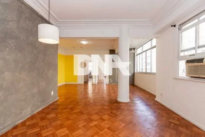 Apartamento - / Residencial / Copacabana