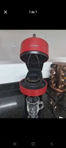 Máquina de café nespresso Vertuo Next Cherry Red 110v - Wifi **Pouco Usada**