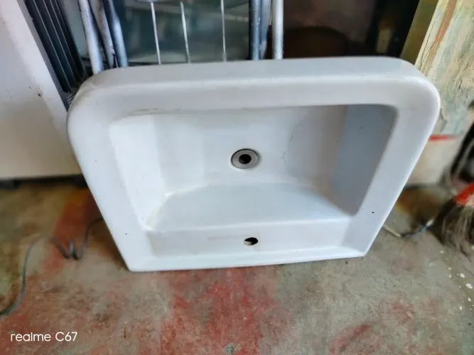 Cuba de cerâmica para banheiro