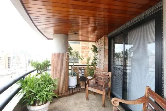Apartamento à venda em Moema Pássaros na Rua Inhambu com 220m². Baroni Imóveis, imobiliári