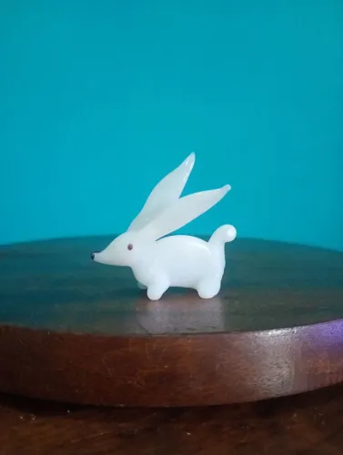 Escultura de coelho em vidro estilo murano