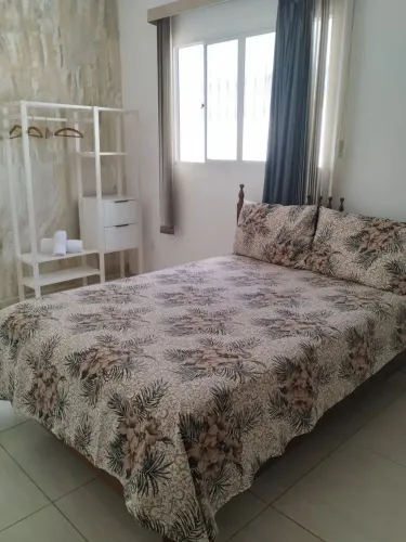 Casa com 3 Quarto(s) e 2 banheiro(s) para Alugar, 270 m² por R$ 4500 / Mês