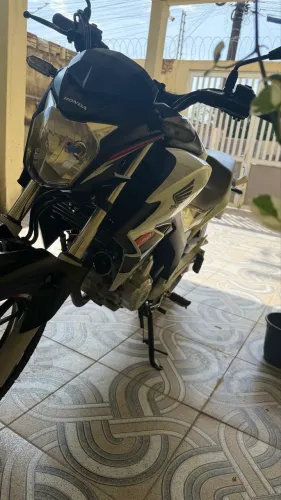 CB Twister 250 cc (Branca) em Santana 