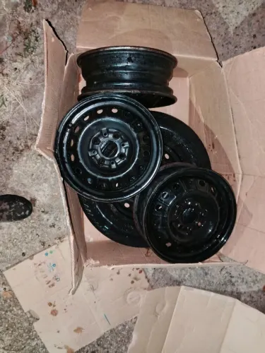 Jogo de rodas aro 13 com bicos  