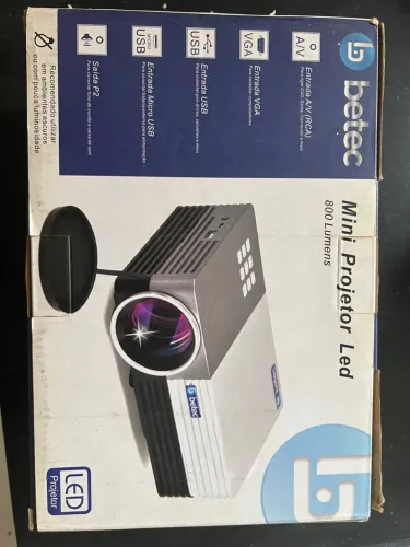 MINI PROJETOR PORTÁTIL LED 800 LUMENS BETEC