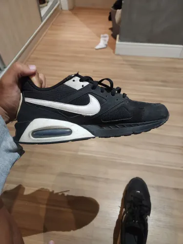 Tênis Nike Air Max Preto e Branco