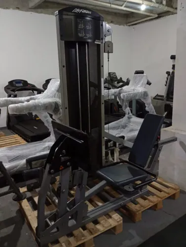 Leg press Life Fitness <br><br>De 13.900,00<br>Por 10.900,00<br><br>? Somente venda <br>? Pronta entrega