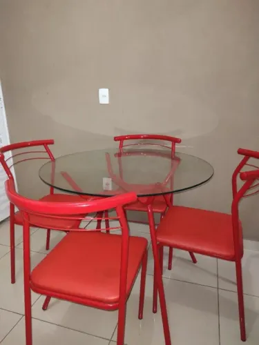 Mesa 4 cadeiras vermelha 