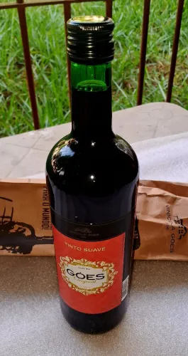 Vinho tinto suave Goes 750ml.