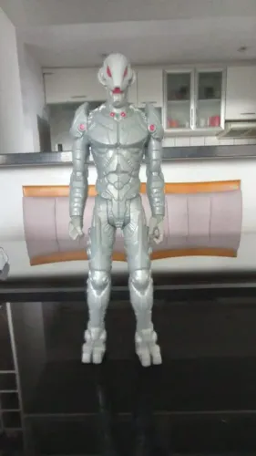 Ultron Marvel Avengers Da Hasbro, 30cm Articulado.