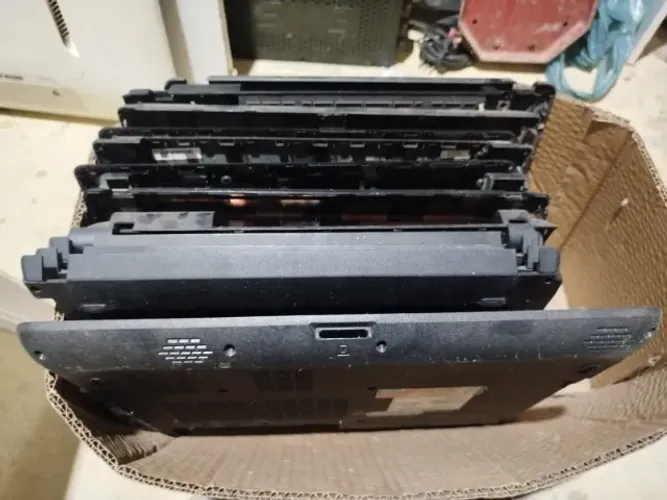 Vendo base inferior de NoteBooks e NetBooks