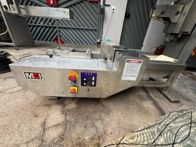 Máquina Industrial Empanadeira de Salgados MCI