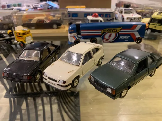 Coleção de Miniaturas de Carros ARPRA - Escort, Monza e Kadette