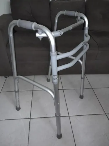 Andador, novo, leve e compacto