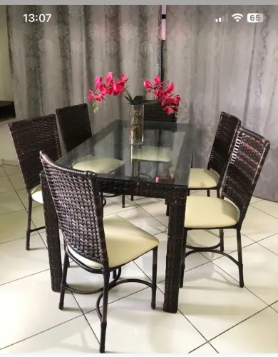 Mesa de Jantar em Madeira com 6 Cadeiras