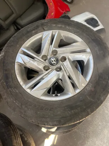 W jogo de rodas do Hyundai Creta pneus 205/65/17 