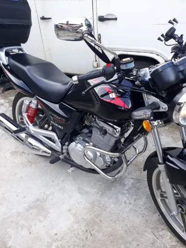 Suzuki GSR 2016 150i muito nova!!!