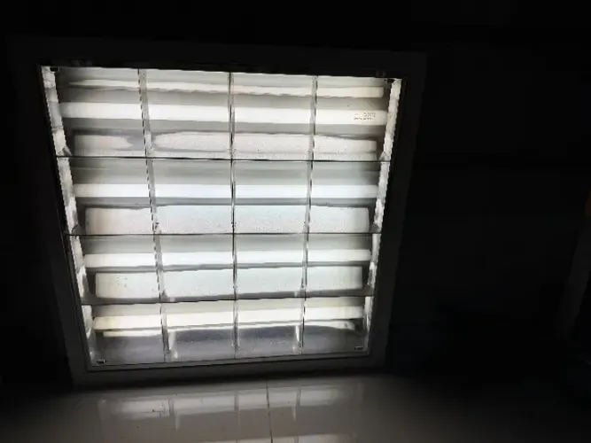 Luminária de Aluminio 4 Lâmpadas Fluorescentes Bem Fortes Calha Sobrepor 65cmX65cm
