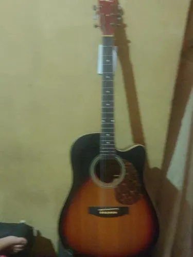 Vendo esse violão semi novo