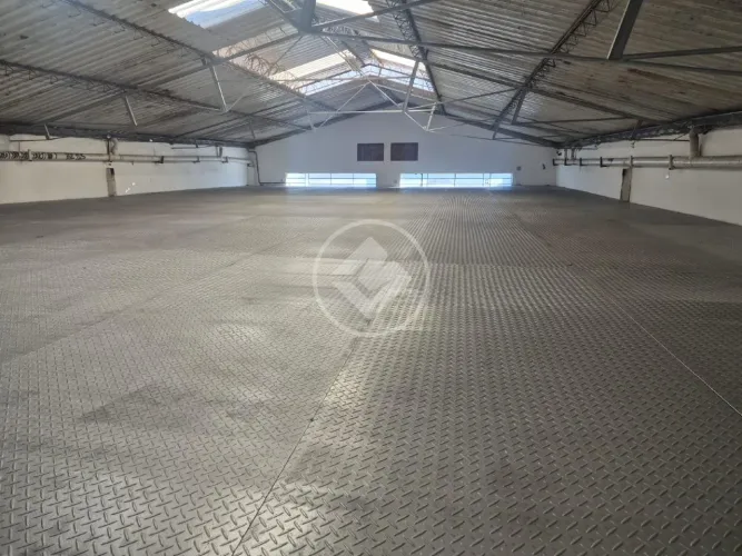 GALPÃO DE 560M² PARA LOCAÇÃO NO BAIRRO CARLOS PRATES!
