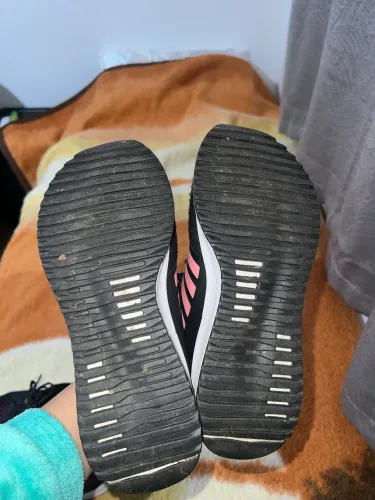 Combo 2 tênis por R$100