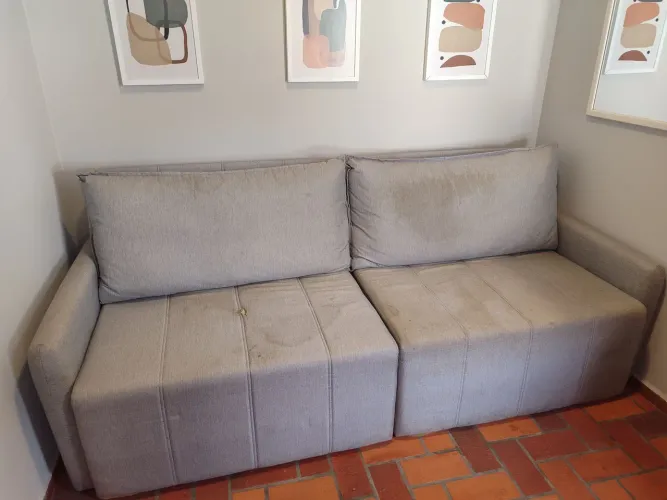 Sofá-cama retrátil 2 lugares - cinza - estrutura funcional (precisa de limpeza e reforma)