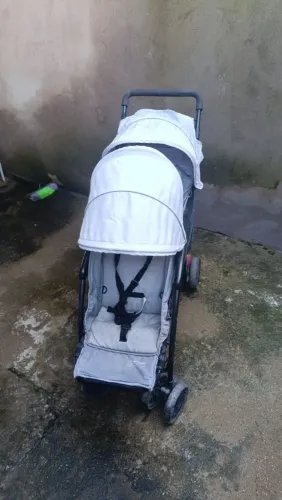 Vendo carrinho de Bebê duplo e cadeira de alimentação de bebê