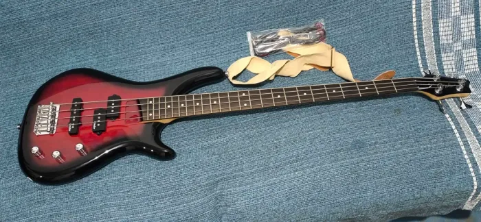 VENDO BAIXO BX12 NOVO OU TROCO POR UM STRINBERG PBS40