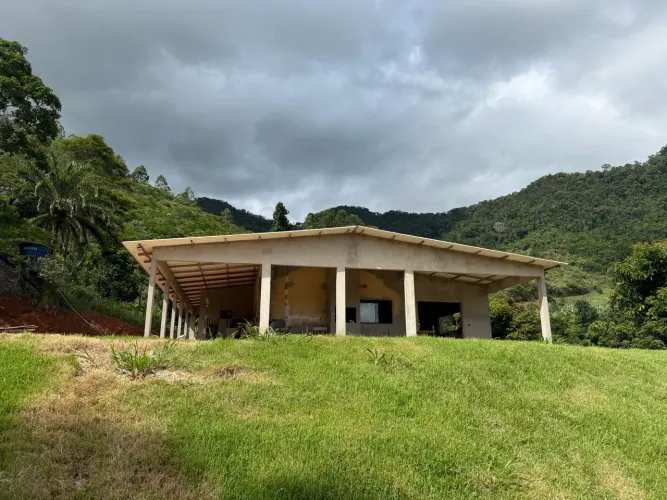 Vende-se lindo sitio com casa 3 quartos com vista maravilhosa para Vitoria.