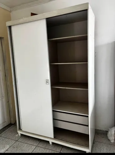 Guarda roupas de solteiro e rack