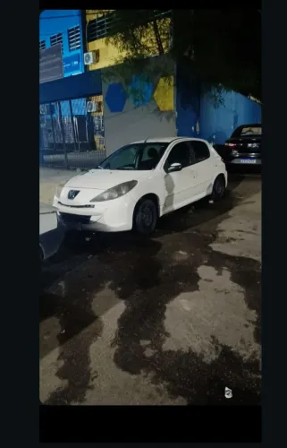 Peugeot 207 Active 1.4 Flex 8V 5P 2014